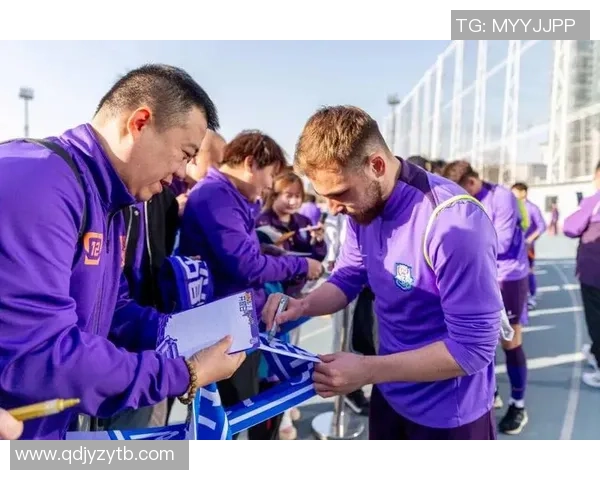 足球明星形象展示与粉丝互动的完美结合探索 足球明星形象展示与粉丝互动的完美结合探索